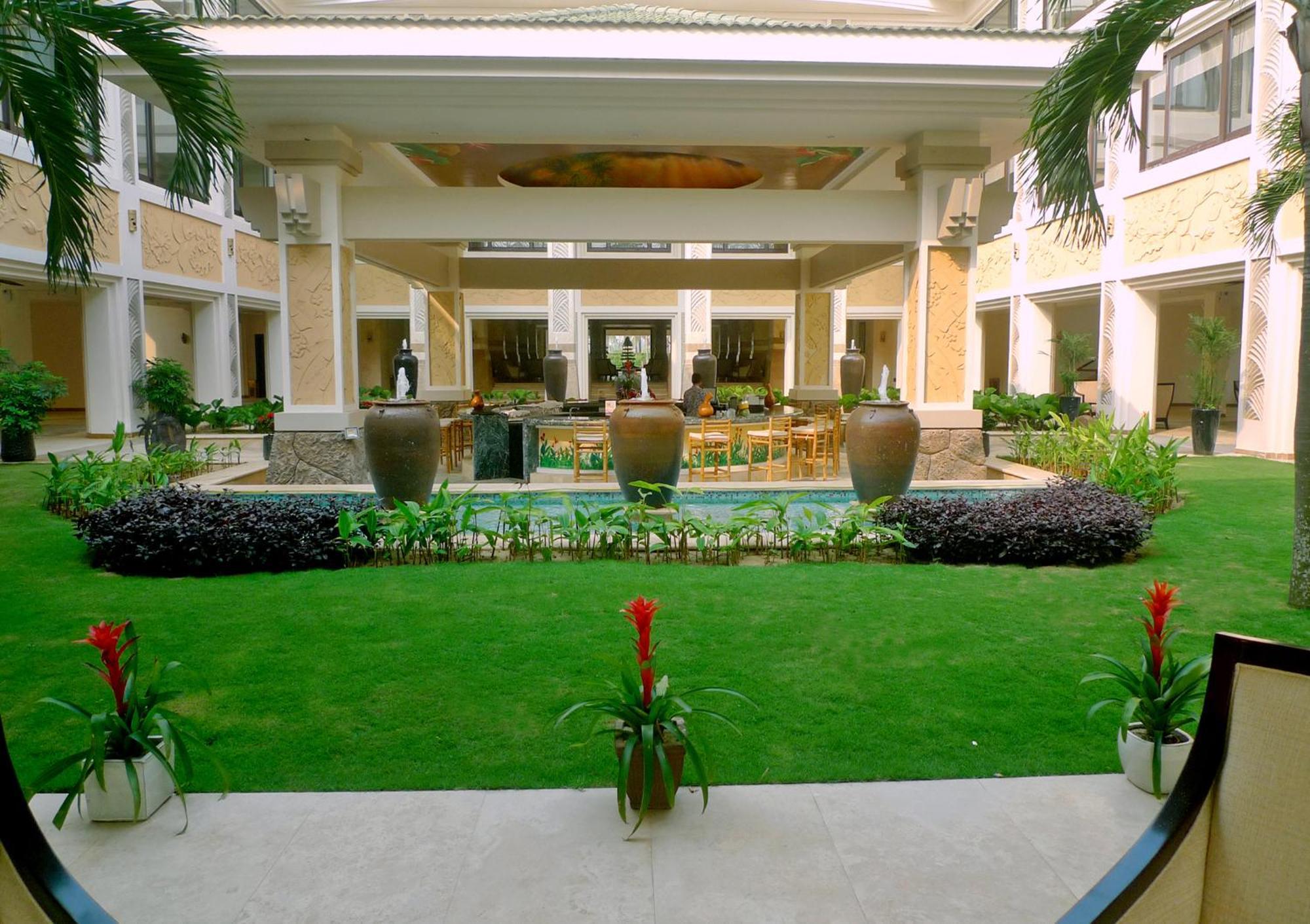 Olalani Resort & Condotel Дананг Екстер'єр фото