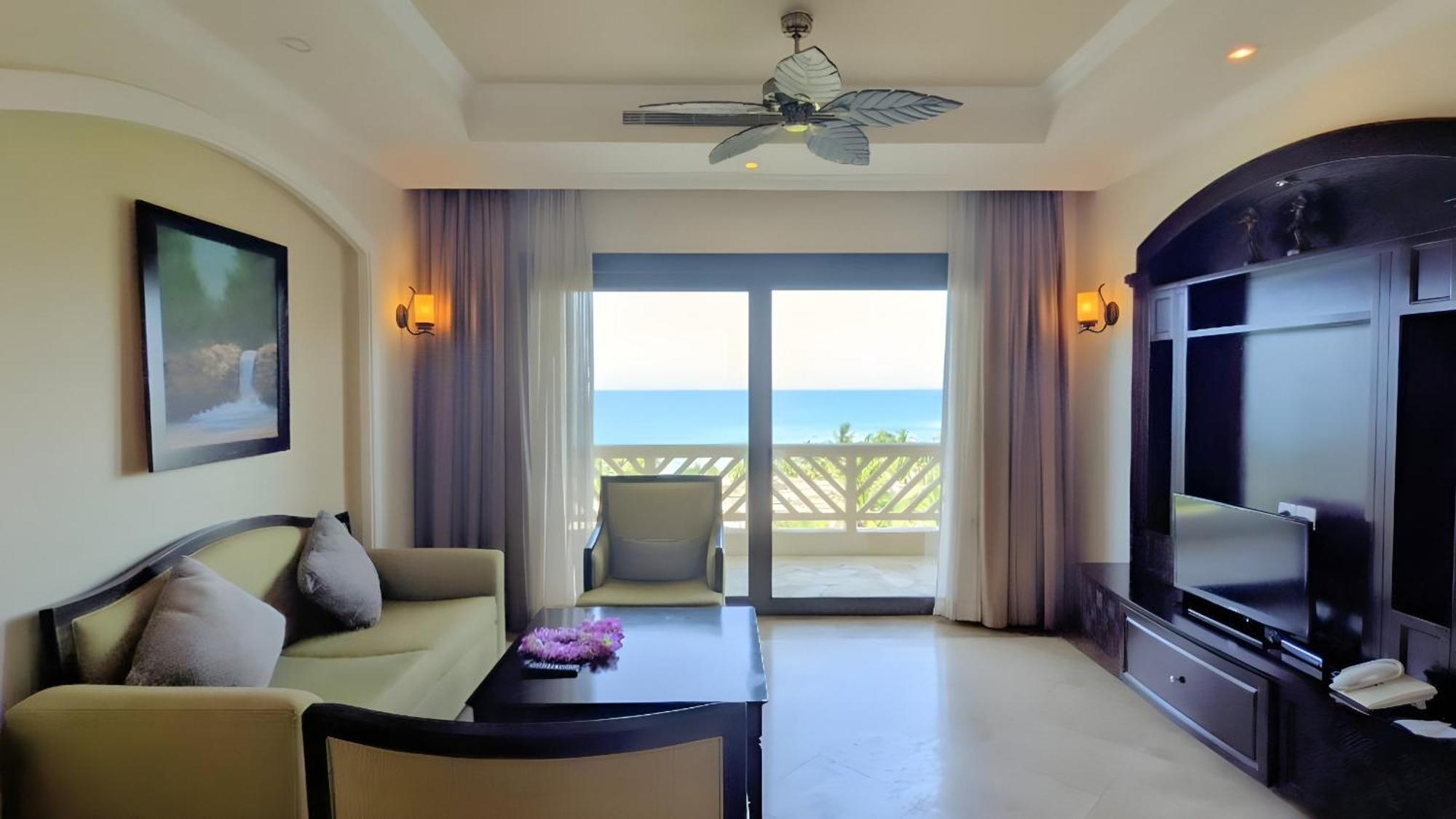 Olalani Resort & Condotel Дананг Екстер'єр фото
